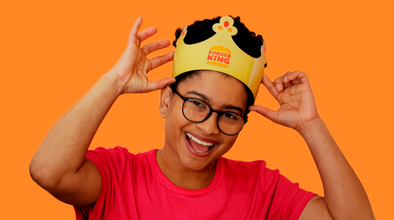 Milena_fundo_laranja